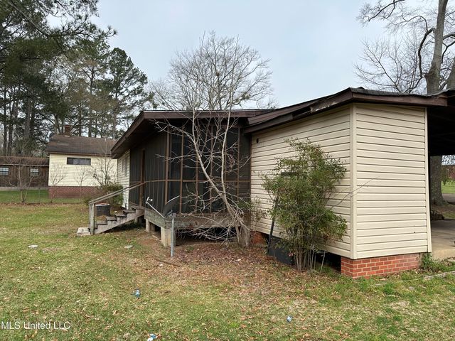 520 E Choctaw Street, Magee, MS 39111
