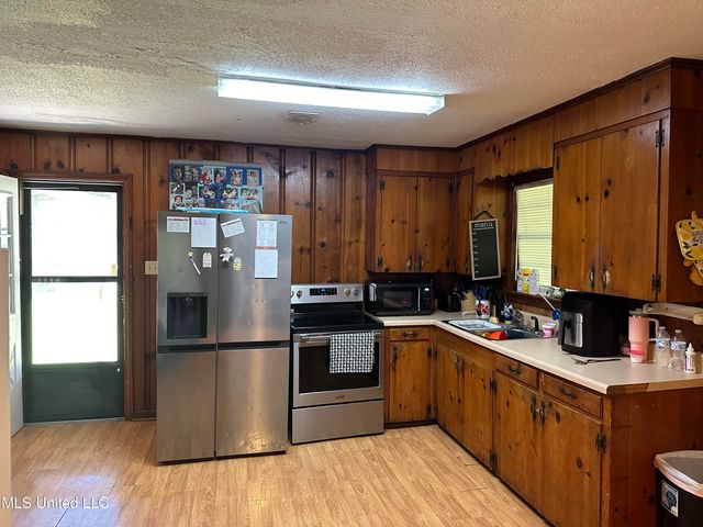 520 E Choctaw Street, Magee, MS 39111