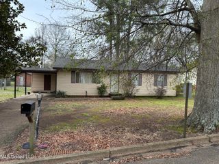 520 E Choctaw Street, Magee, MS 39111
