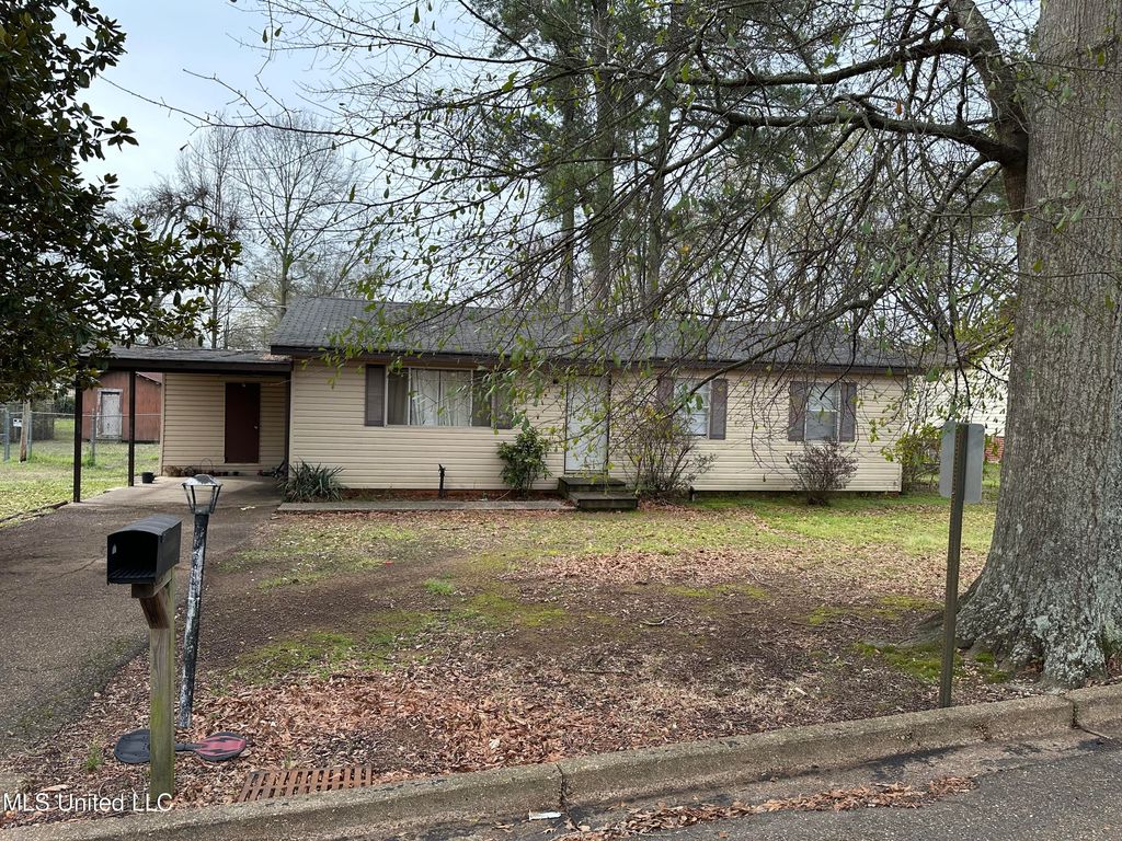 520 E Choctaw Street, Magee, MS 39111