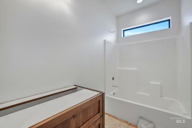979 Siphon St, Twin Falls, ID 83301