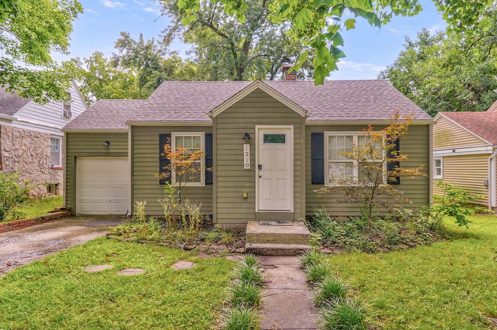 1210 S Pennsylvania Avenue, Springfield, MO 65807