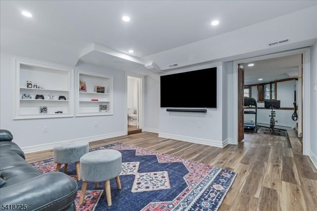 270 Up Mountain Avenue, Montclair Twp., NJ 07043