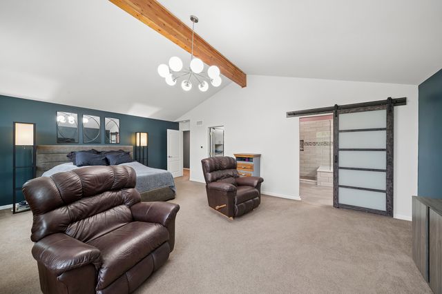 8122 Hampton Drive, Woodridge, IL 60517
