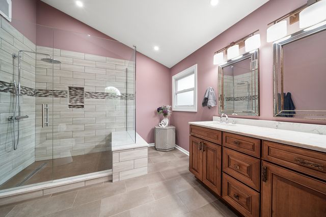 8122 Hampton Drive, Woodridge, IL 60517