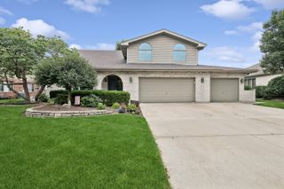 8122 Hampton Drive, Woodridge, IL 60517