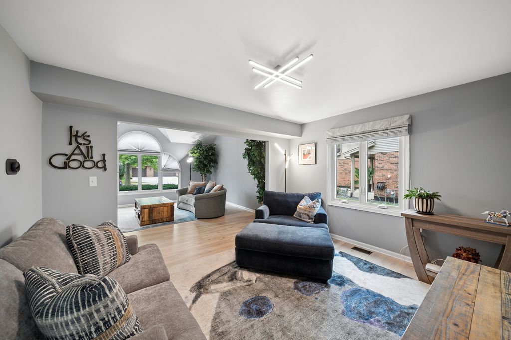 8122 Hampton Drive, Woodridge, IL 60517 — photo 5