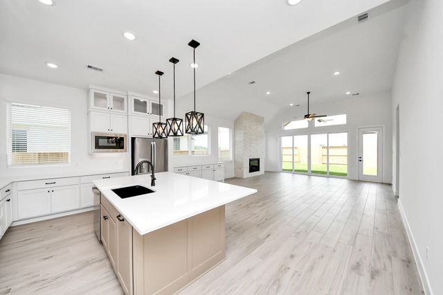 9507 Chateau Hill, Manvel, TX 77578