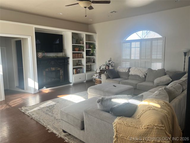 1901 Mockingbird, Mcalester, OK 74501