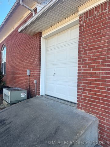 1901 Mockingbird, Mcalester, OK 74501