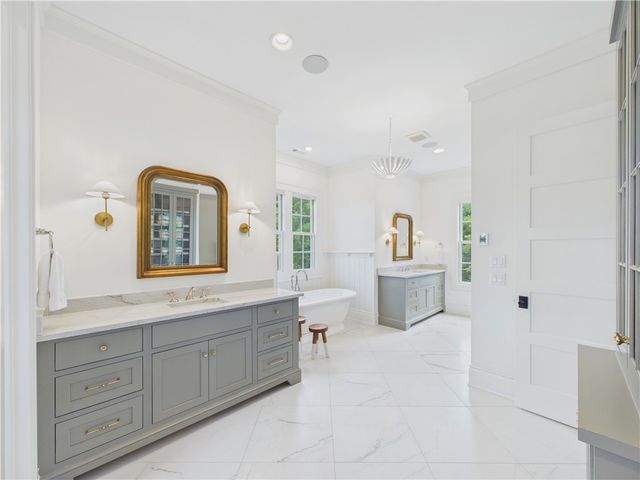 8401 W Kingbird Court, Bentonville, AR 72713