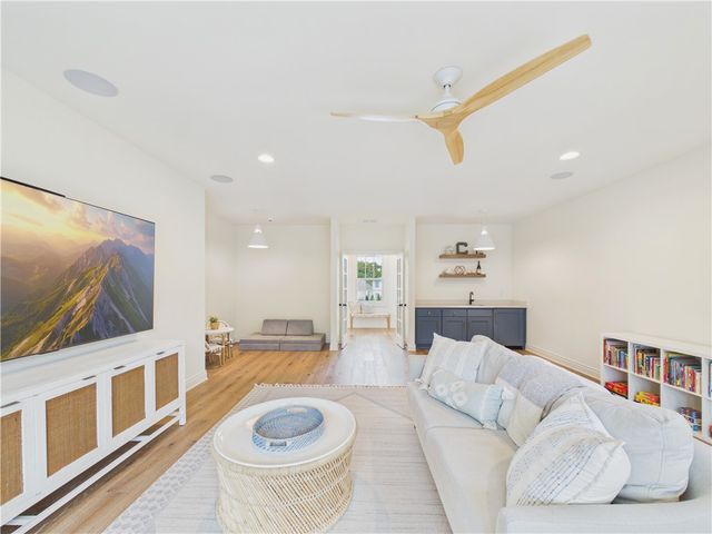 8401 W Kingbird Court, Bentonville, AR 72713