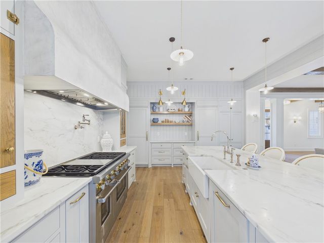 8401 W Kingbird Court, Bentonville, AR 72713