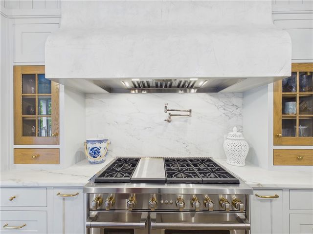 8401 W Kingbird Court, Bentonville, AR 72713