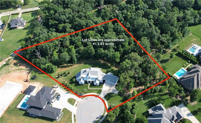 8401 W Kingbird Court, Bentonville, AR 72713