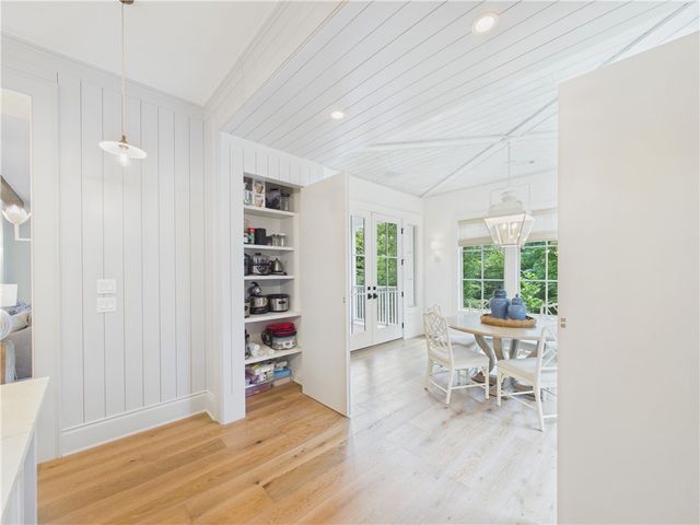 8401 W Kingbird Court, Bentonville, AR 72713