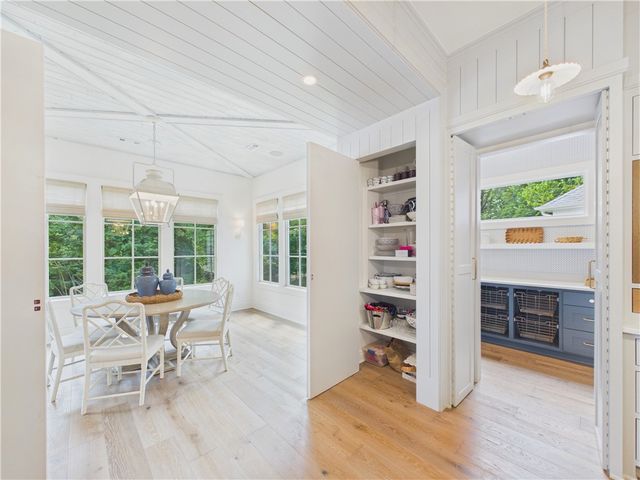 8401 W Kingbird Court, Bentonville, AR 72713
