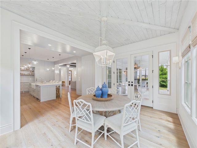 8401 W Kingbird Court, Bentonville, AR 72713