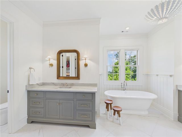 8401 W Kingbird Court, Bentonville, AR 72713