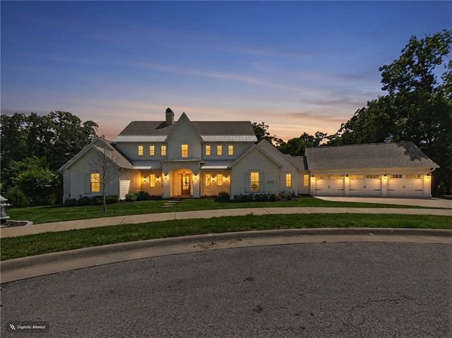 8401 W Kingbird Court, Bentonville, AR 72713