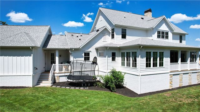 8401 W Kingbird Court, Bentonville, AR 72713