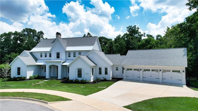 8401 W Kingbird Court, Bentonville, AR 72713