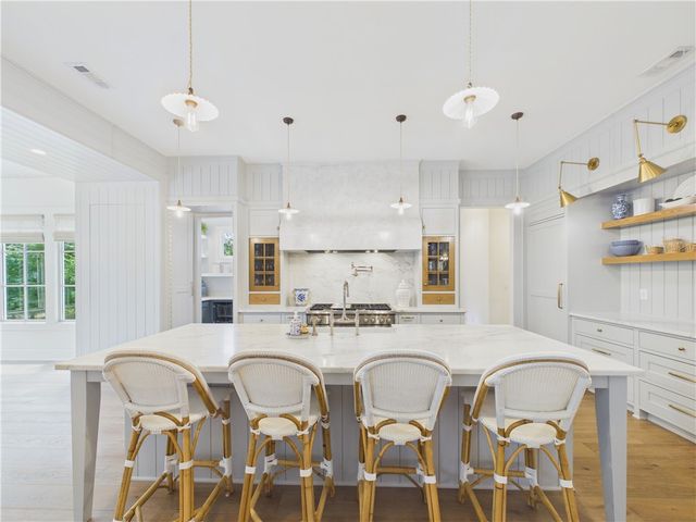 8401 W Kingbird Court, Bentonville, AR 72713