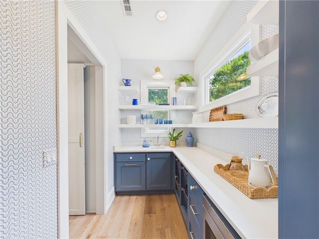 8401 W Kingbird Court, Bentonville, AR 72713