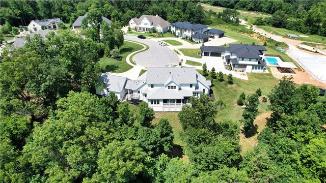 8401 W Kingbird Court, Bentonville, AR 72713