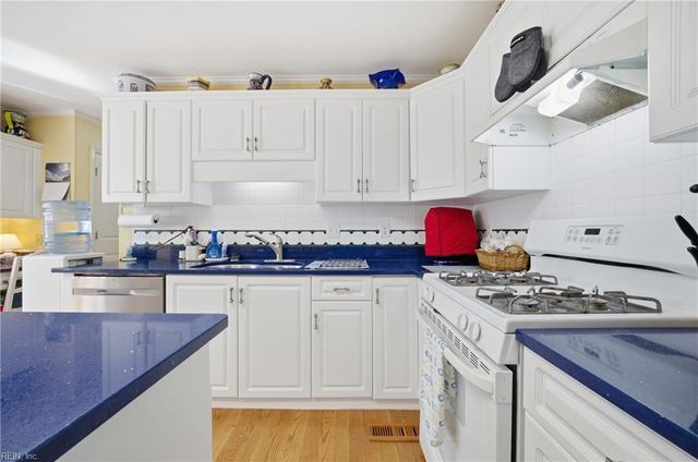 734 Yorkshire TRL, Chesapeake, VA 23322