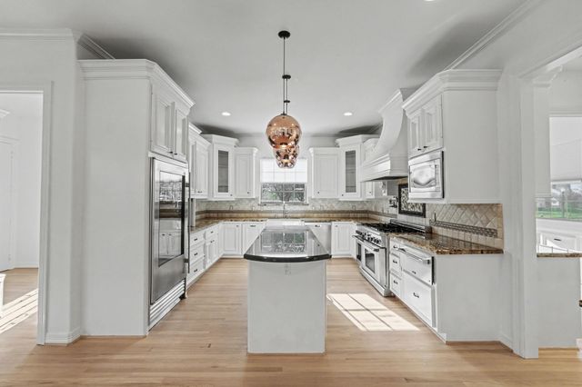 3767 Bellefontaine Street, Houston, TX 77025