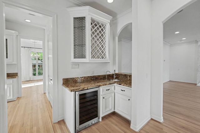 3767 Bellefontaine Street, Houston, TX 77025