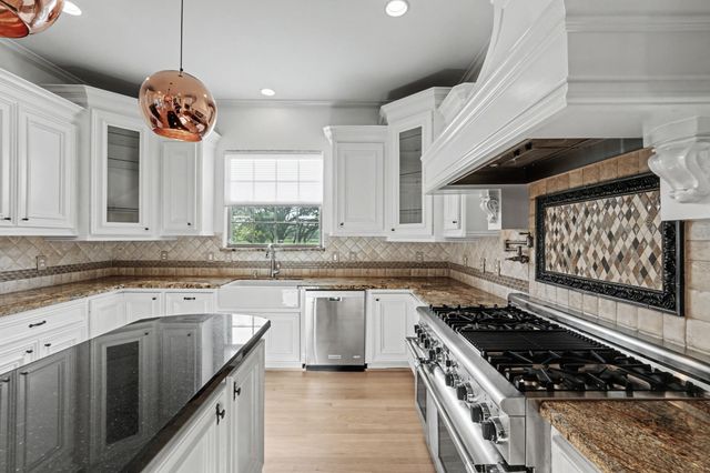 3767 Bellefontaine Street, Houston, TX 77025