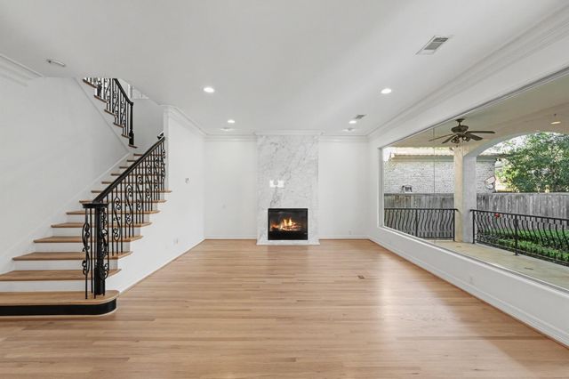 3767 Bellefontaine Street, Houston, TX 77025