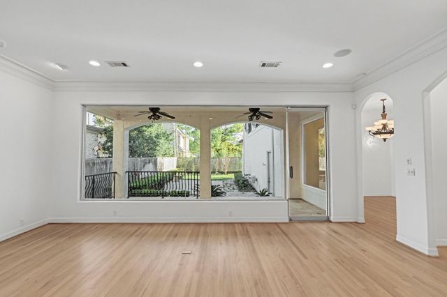 3767 Bellefontaine Street, Houston, TX 77025