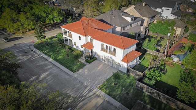 3767 Bellefontaine Street, Houston, TX 77025