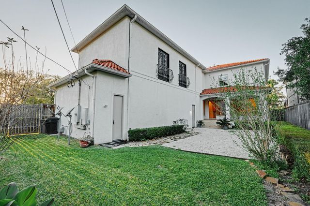 3767 Bellefontaine Street, Houston, TX 77025