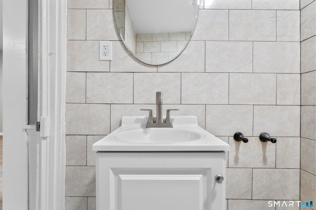 172 North Street, Bristol, CT 06010