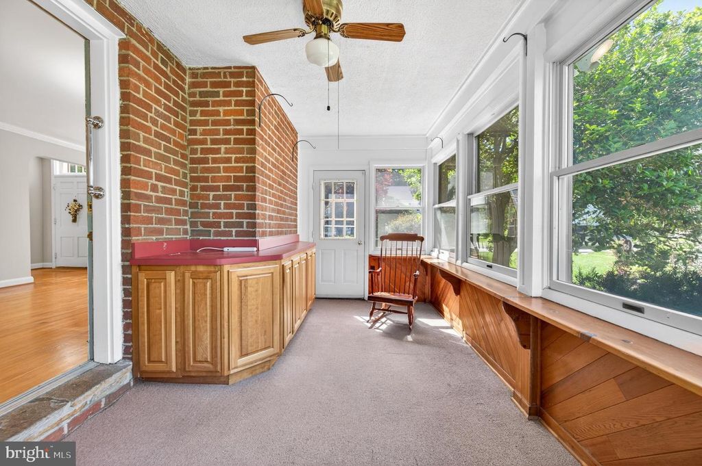 Image 11 of property listing at 506 DOGWOOD LN, Towson, MD 21286