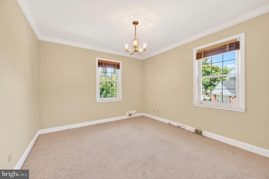 Image 13 of property listing at 506 DOGWOOD LN, Towson, MD 21286