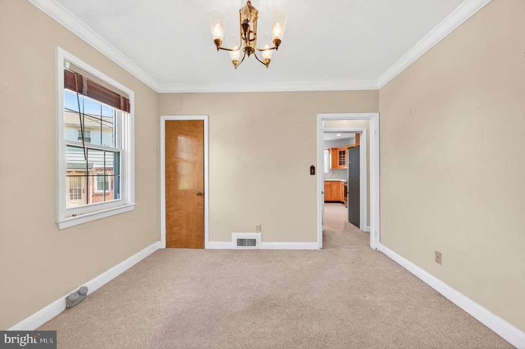 Image 14 of property listing at 506 DOGWOOD LN, Towson, MD 21286