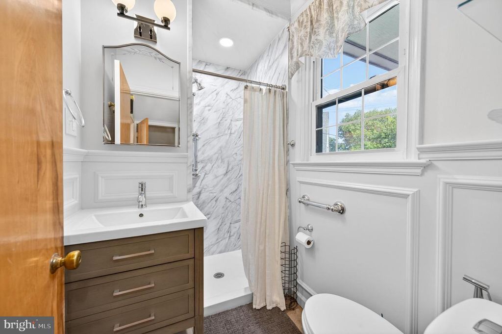 Image 15 of property listing at 506 DOGWOOD LN, Towson, MD 21286