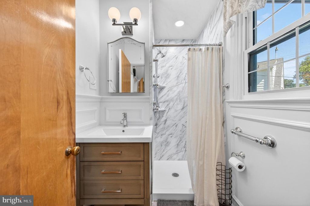 Image 16 of property listing at 506 DOGWOOD LN, Towson, MD 21286