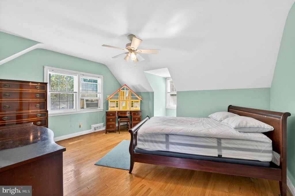Image 27 of property listing at 506 DOGWOOD LN, Towson, MD 21286