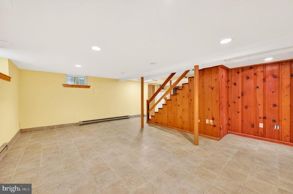 Image 37 of property listing at 506 DOGWOOD LN, Towson, MD 21286