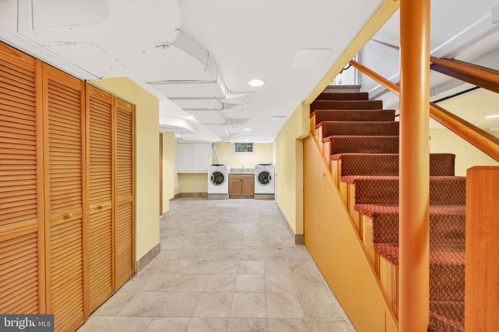 Image 39 of property listing at 506 DOGWOOD LN, Towson, MD 21286