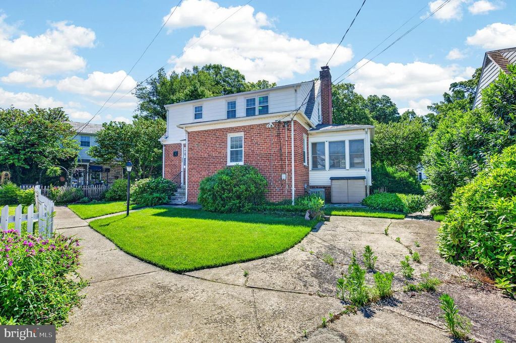 Image 5 of property listing at 506 DOGWOOD LN, Towson, MD 21286
