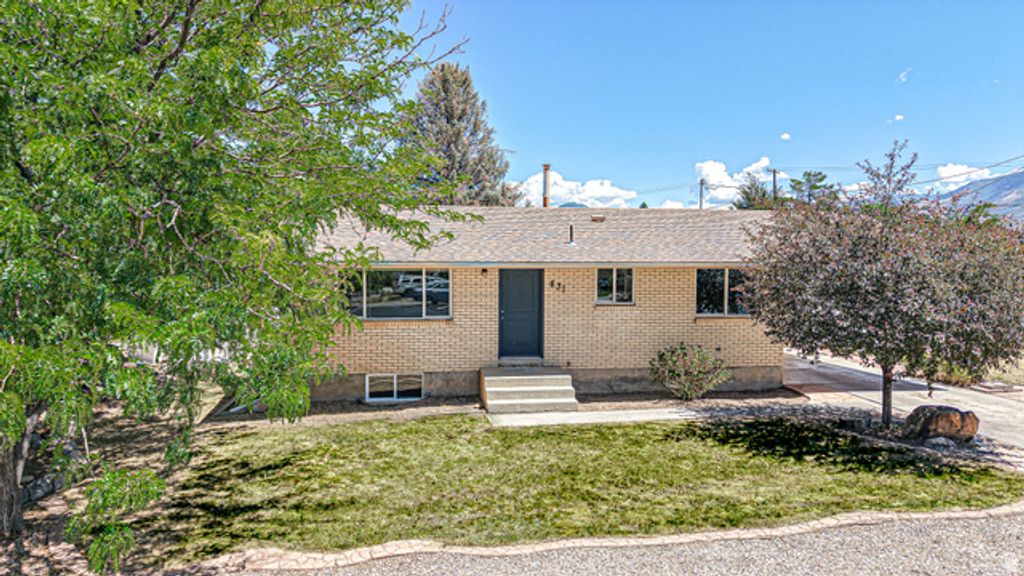 831 E CANYON RD, Spanish Fork, UT 84660