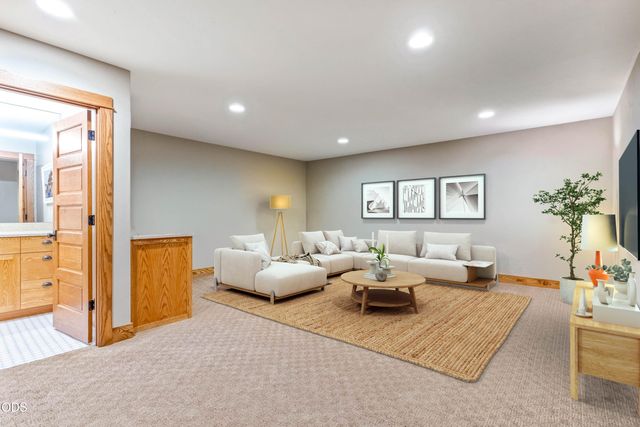 2322 NW High Lakes Loop, Bend, OR 97703