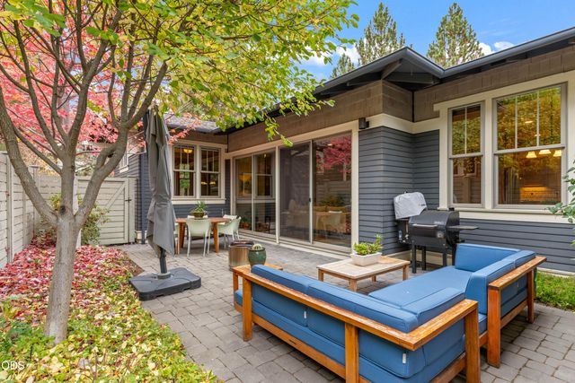 2322 NW High Lakes Loop, Bend, OR 97703